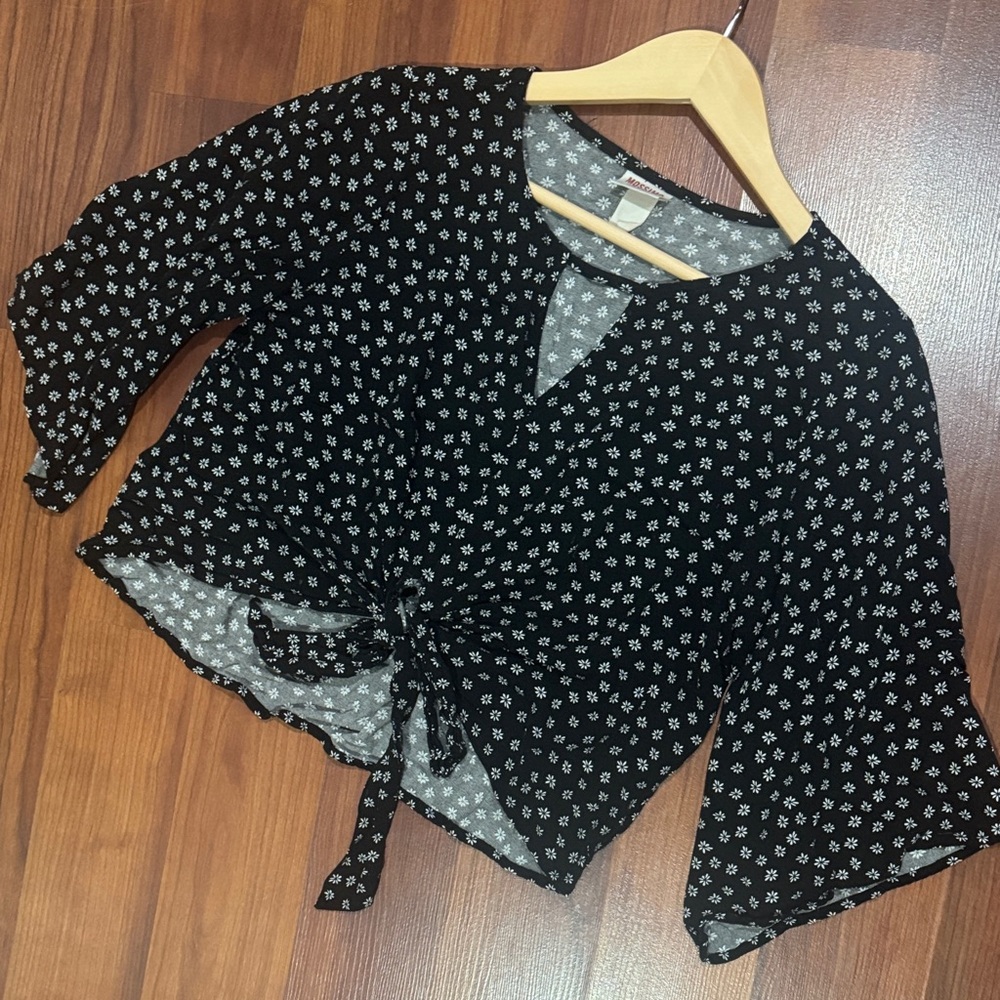 Mossimo Supply Co. Black and White Patterned Tie-Front Blouse